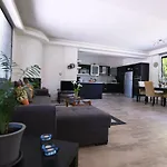 Lilies Otel